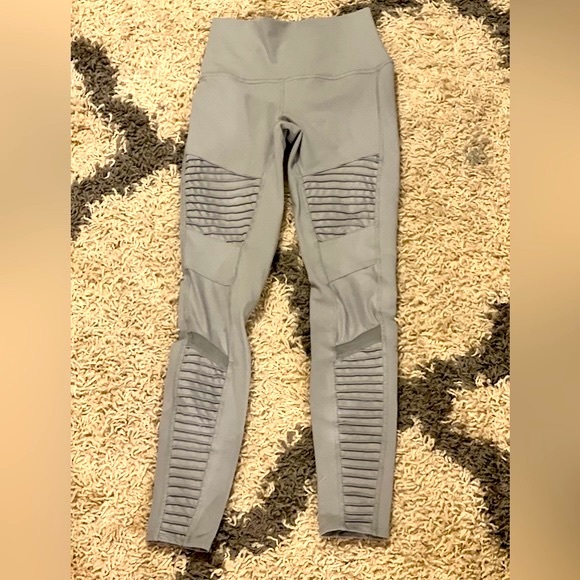 ⭐️ALO high-waist MOTTO legging in dove gray and glossy - Picture 4 of 13